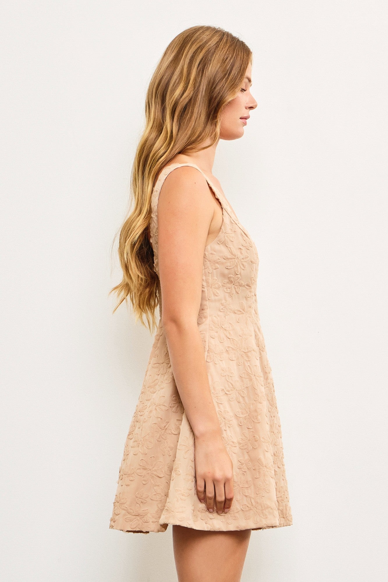 EMBROIDERED FLOWER SLEEVELESS DRESS