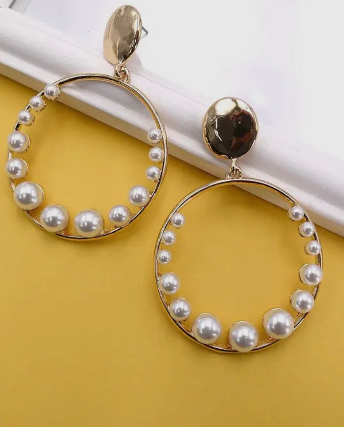 Pearl round drop earrings