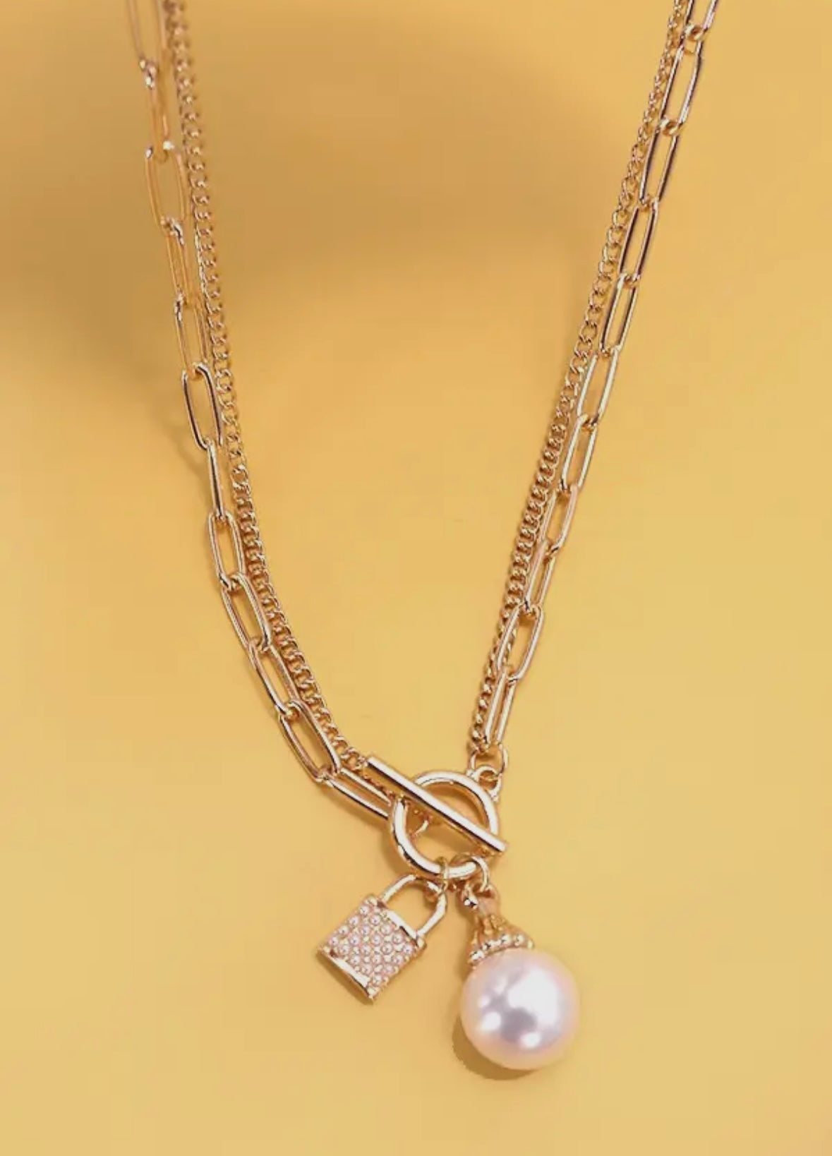Pearl lock necklace