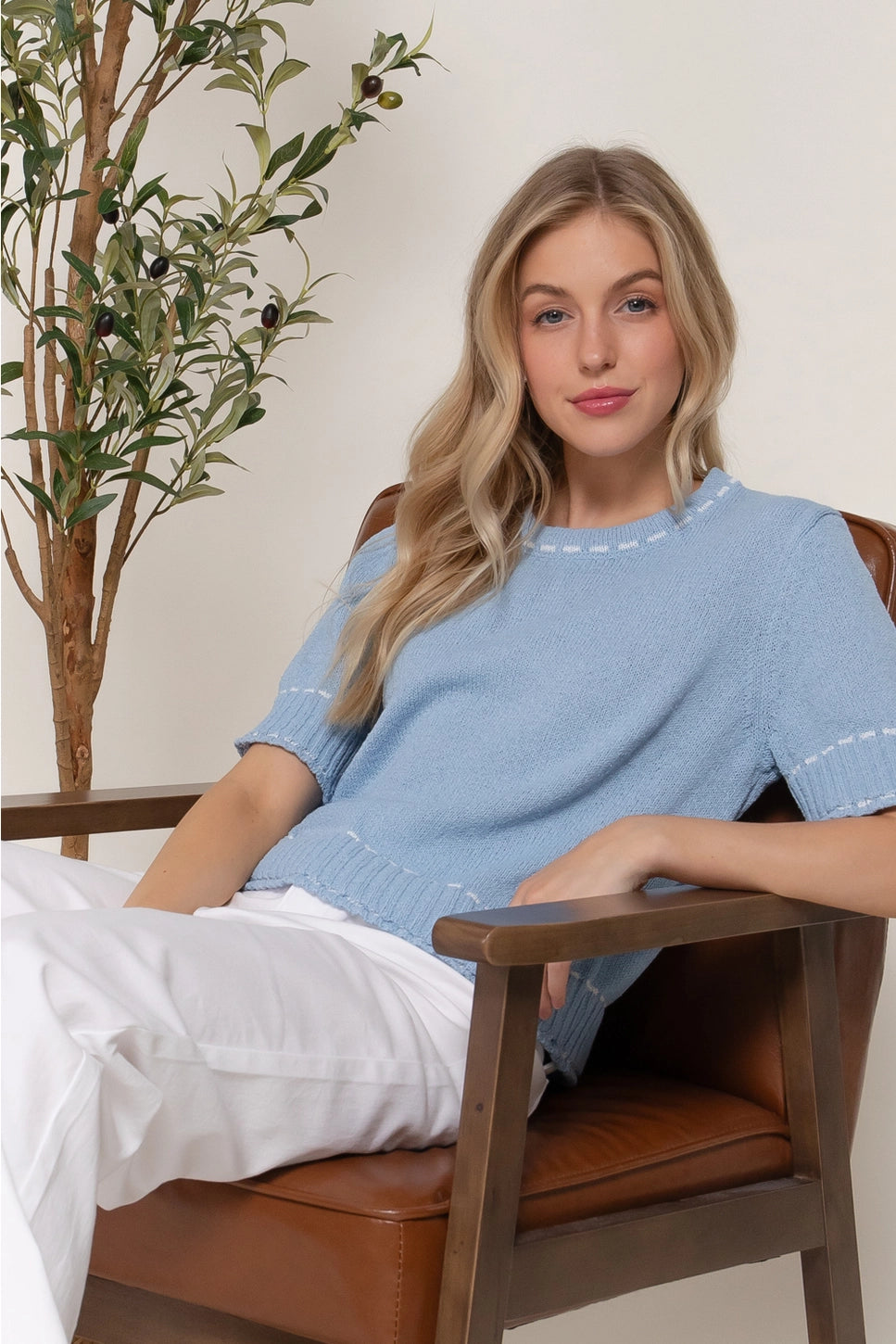 Short Sleeve Round Neck Sweater with Contrast Color Stitch