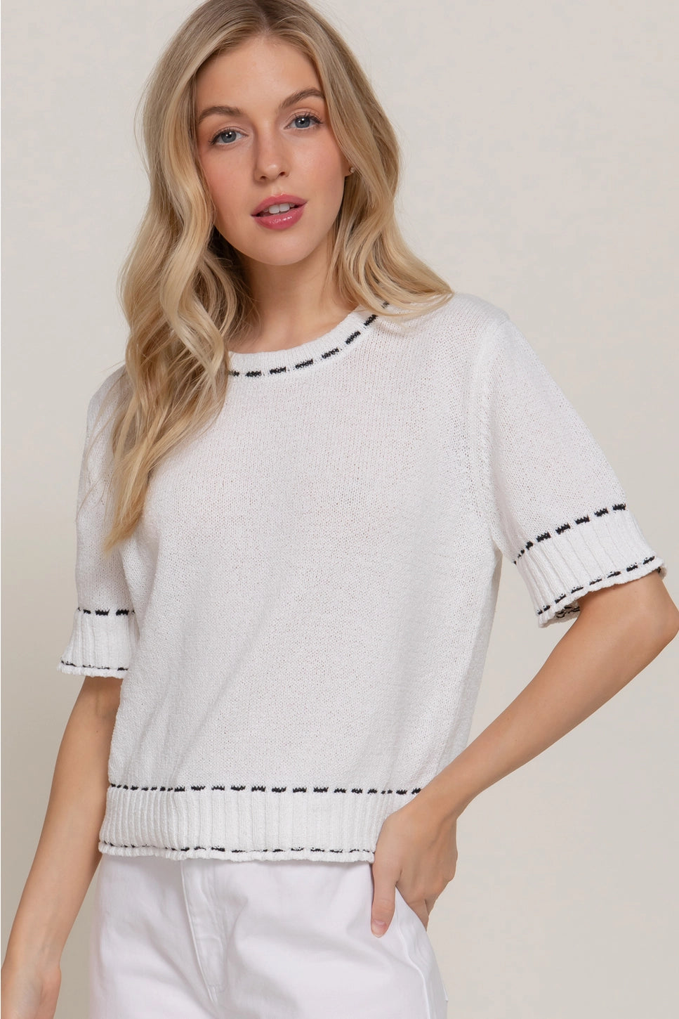 Short Sleeve Round Neck Sweater with Contrast Color Stitch