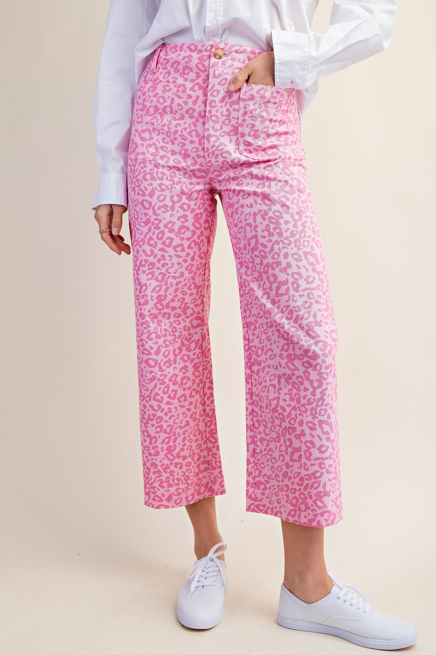 Ankle Cropped Summer Pants In A Leopard Print