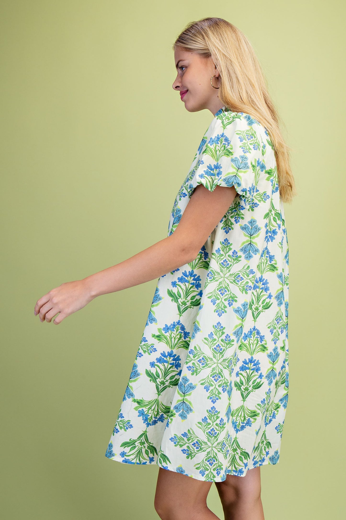 Floral Print Ruffle Collar V-neck
