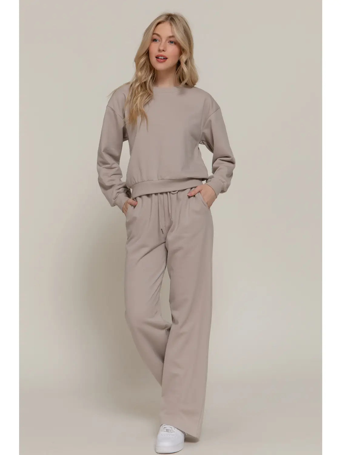 Long Sleeve Round Neck Crop Sweatshirt