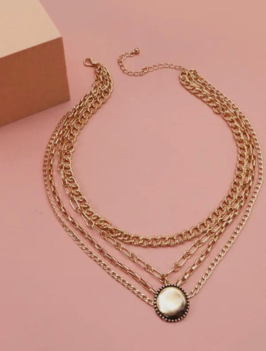 Round charm pendant necklace