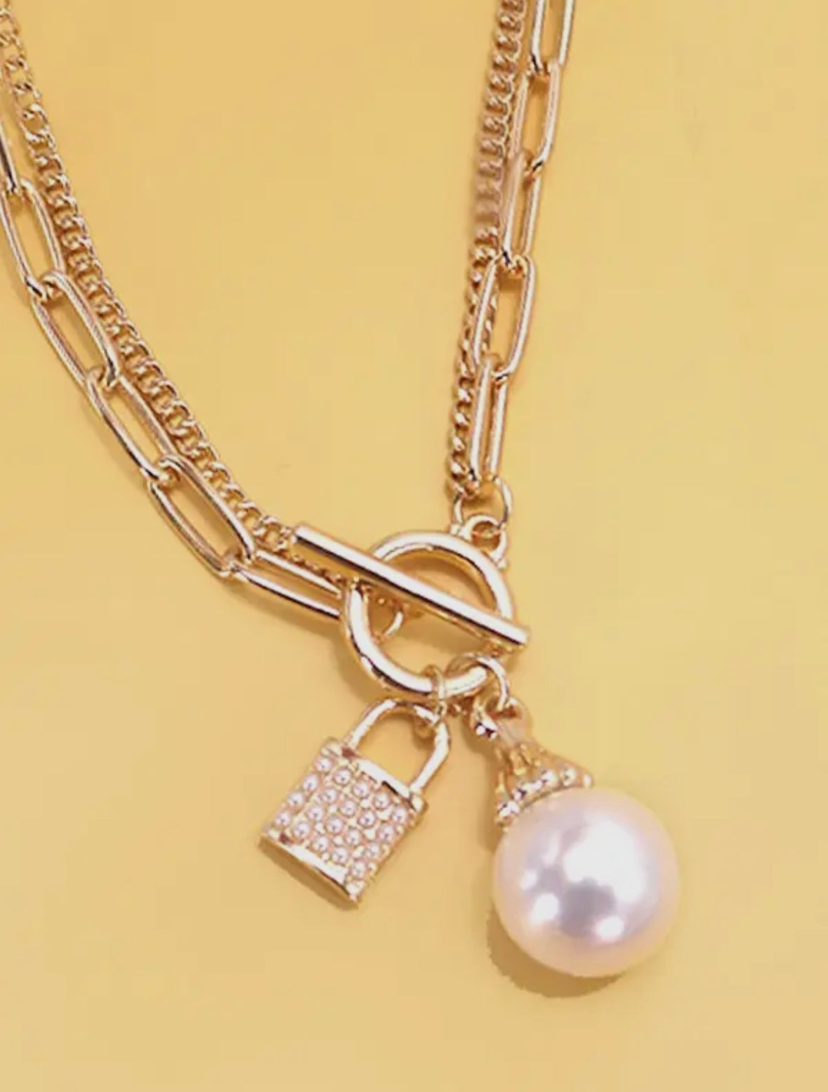 Pearl lock necklace