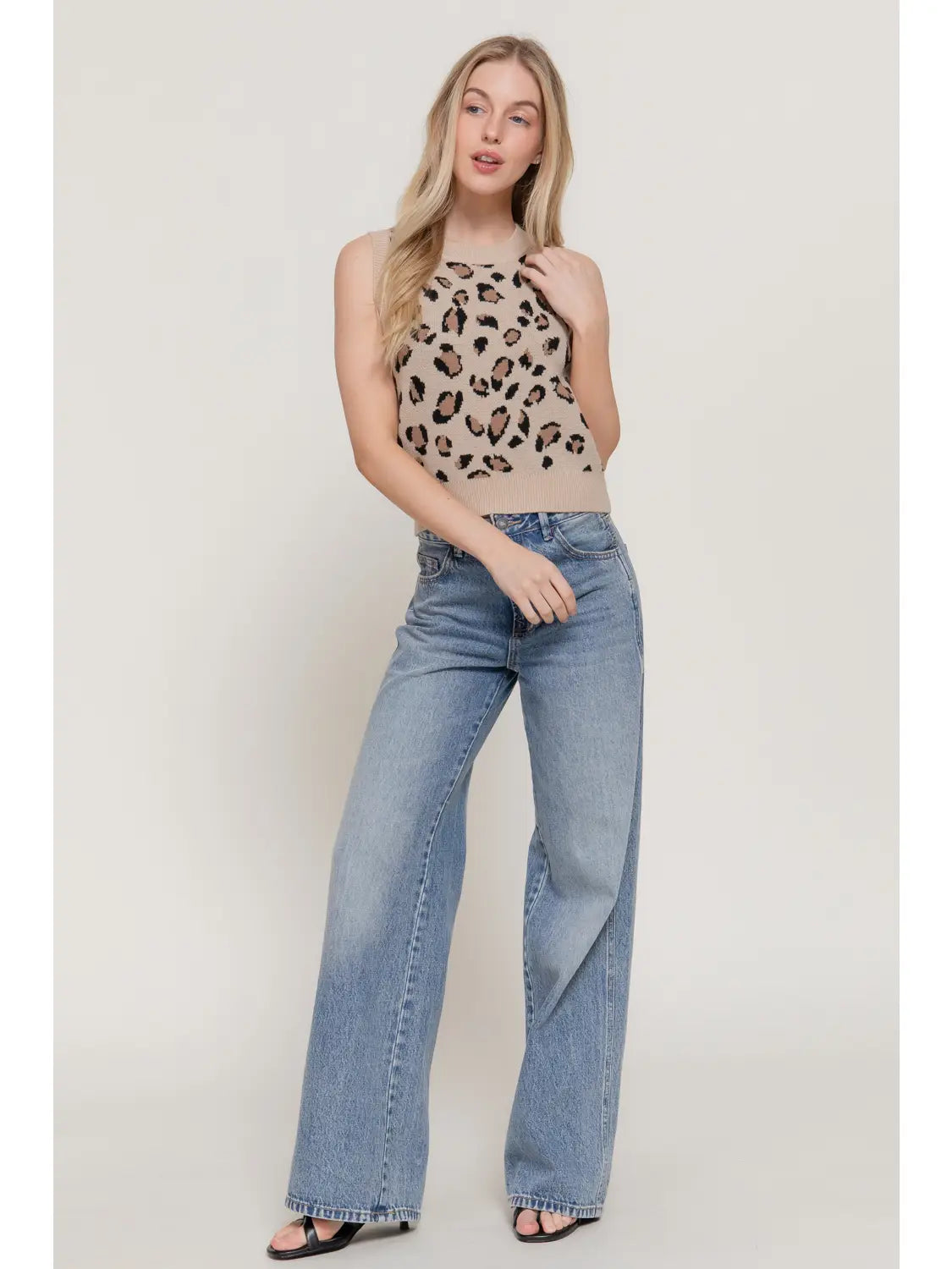 Sleeveless Round Neck Leopard Jacquard Sweater Top