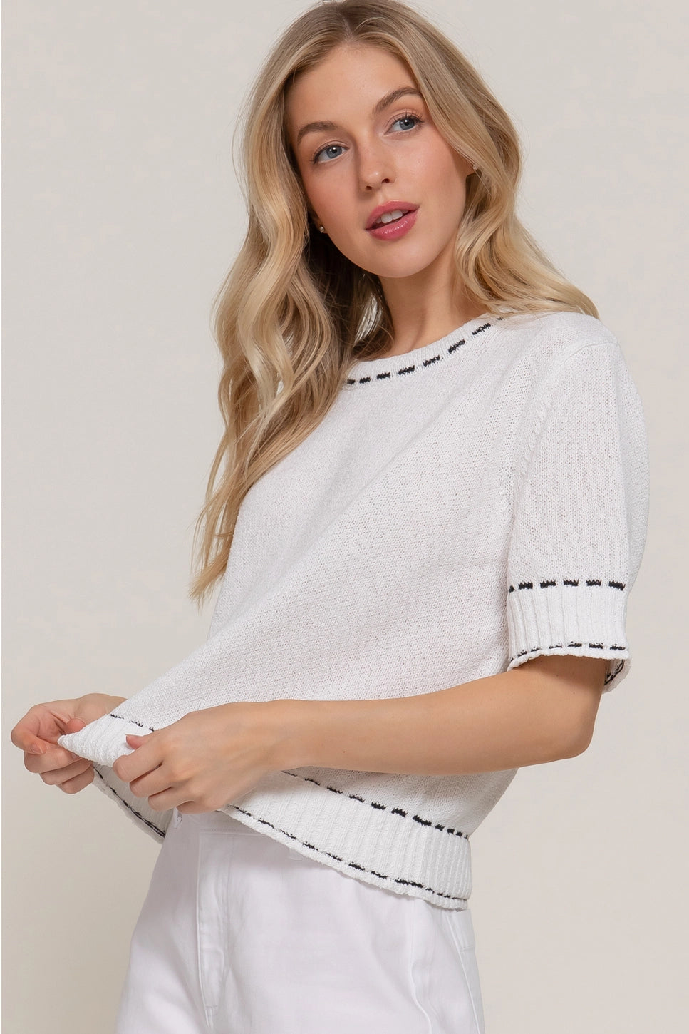 Short Sleeve Round Neck Sweater with Contrast Color Stitch